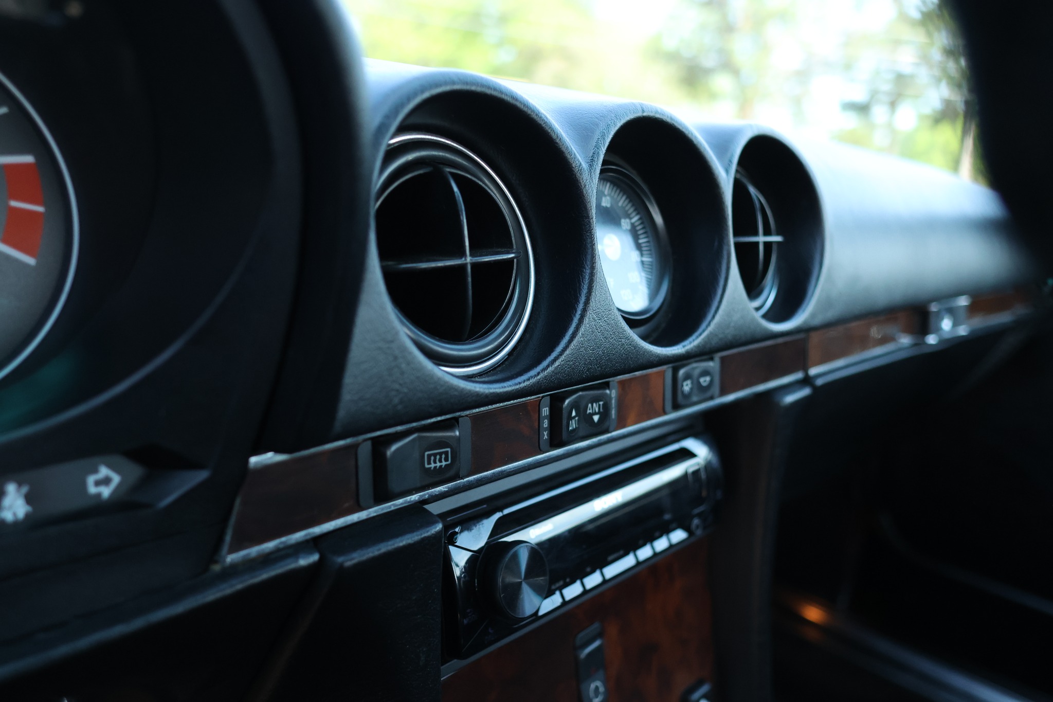 
								1987 Mercedes-Benz 560SL full									