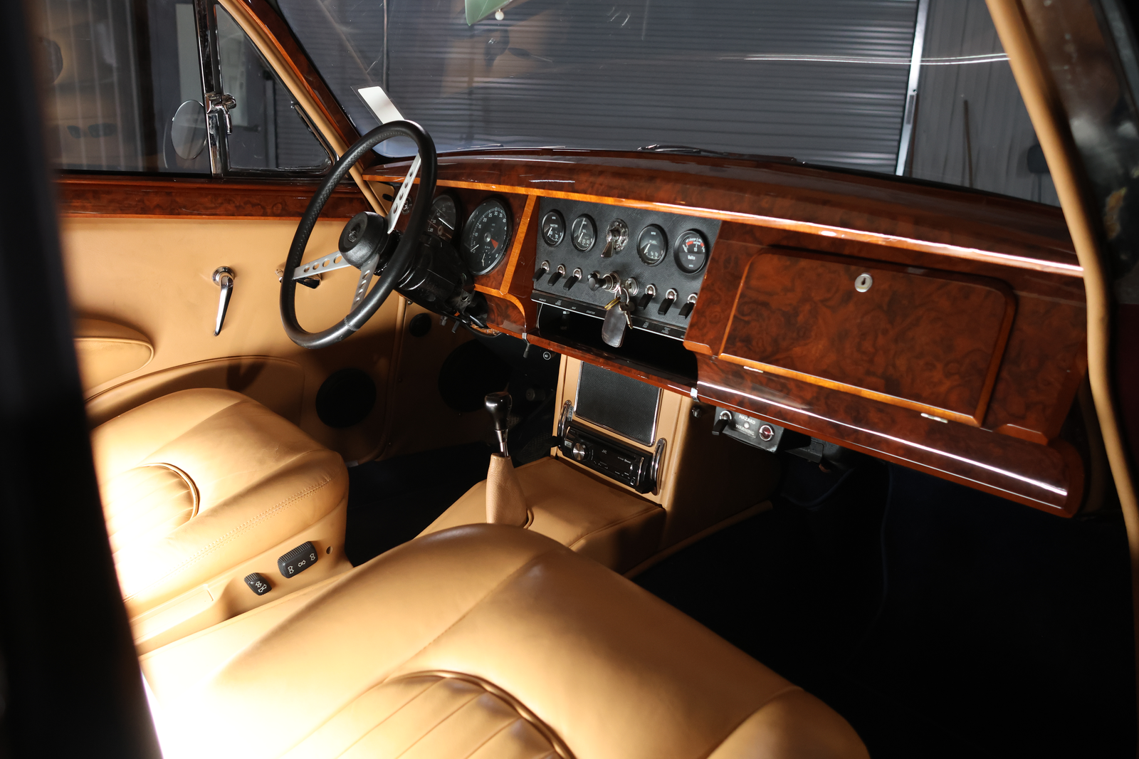 
								1967 Jaguar Mark II full									