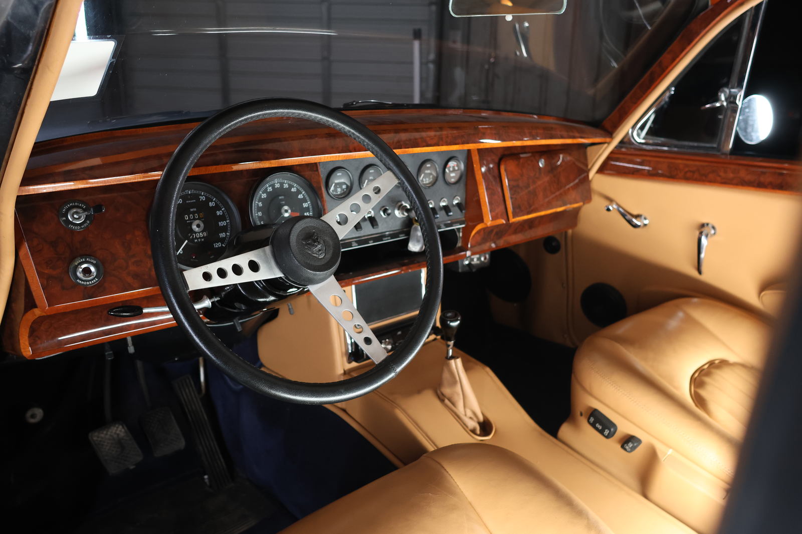 
								1967 Jaguar Mark II full									