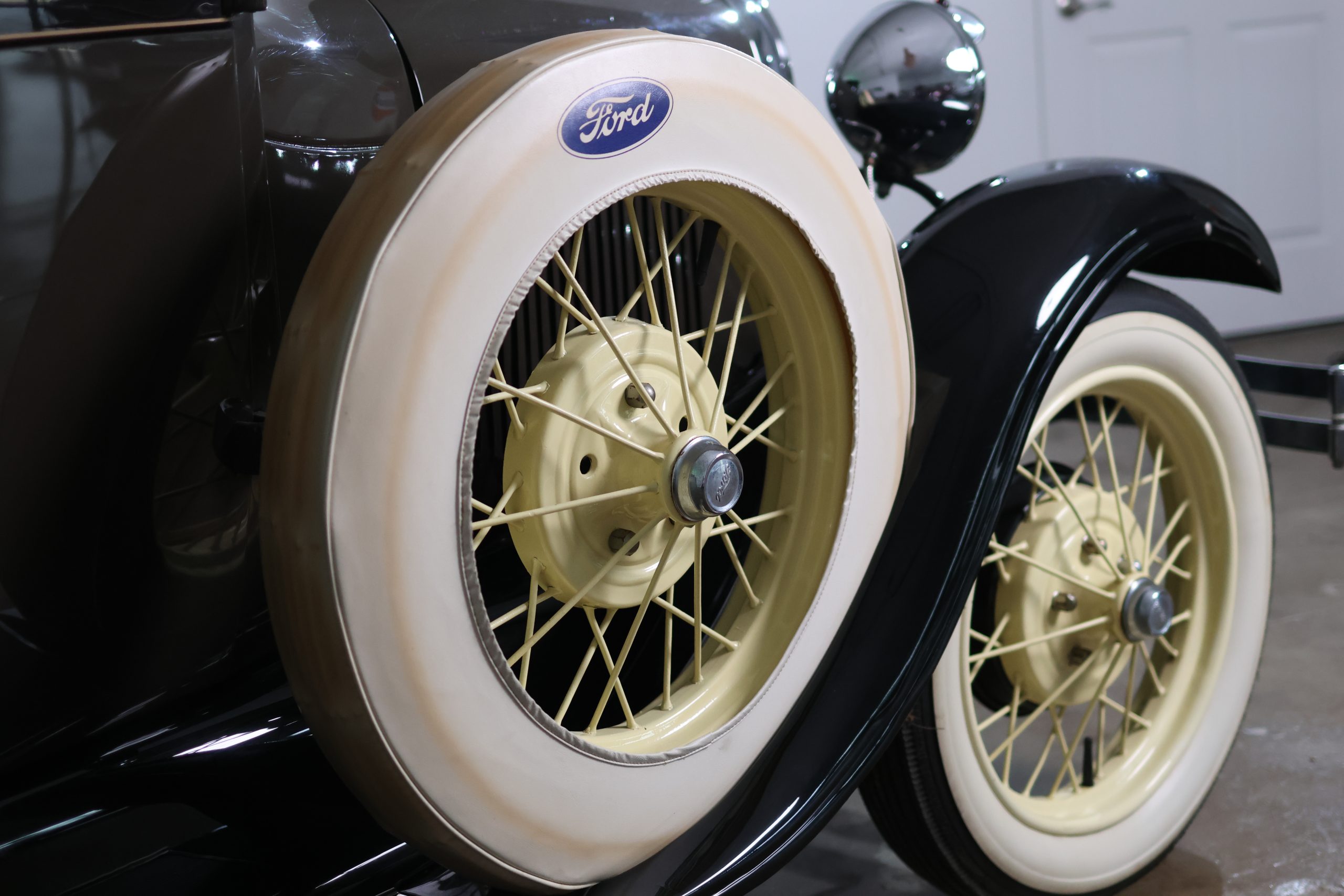 
								1928 Ford Model A Sport Coupe full									