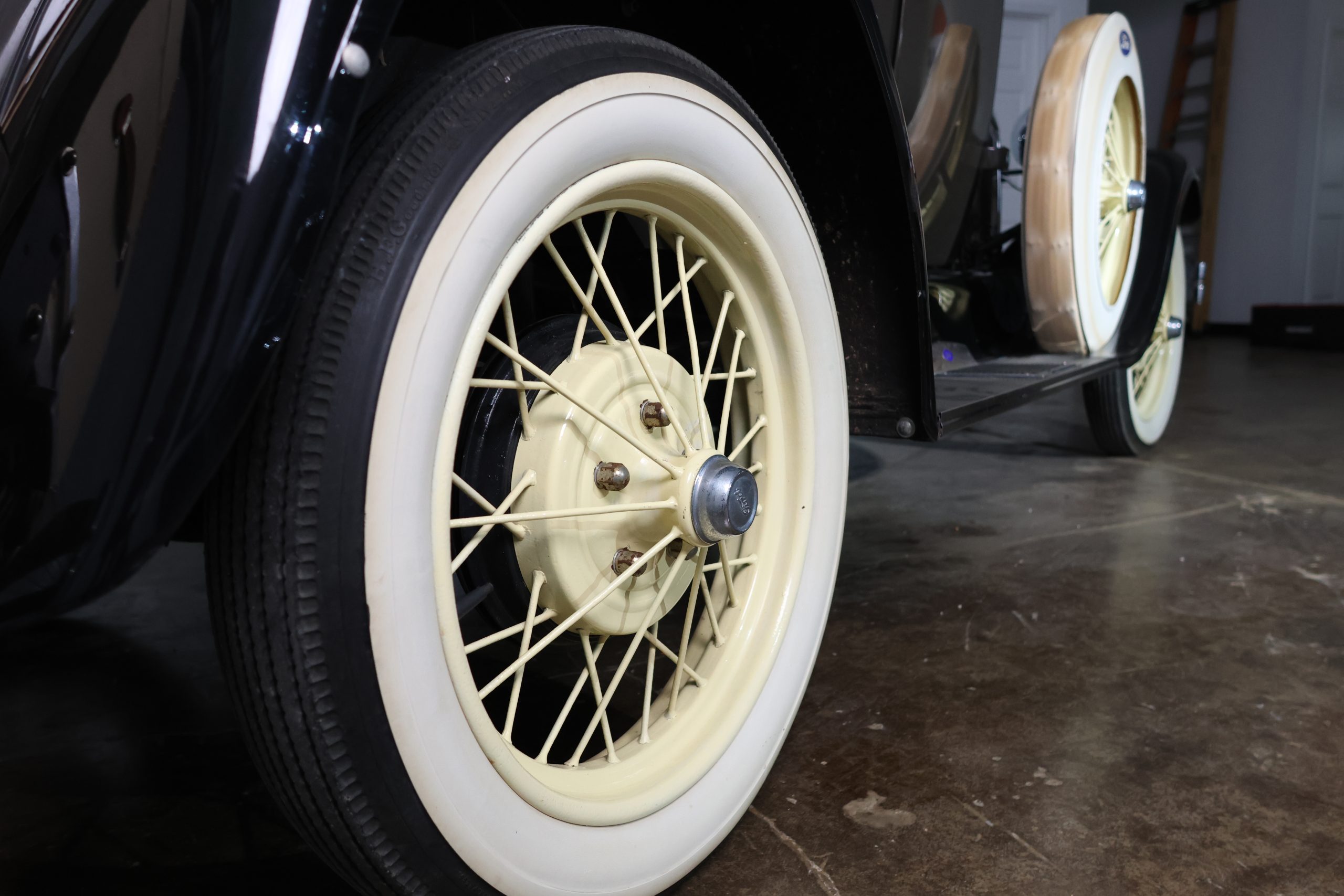 
								1928 Ford Model A Sport Coupe full									