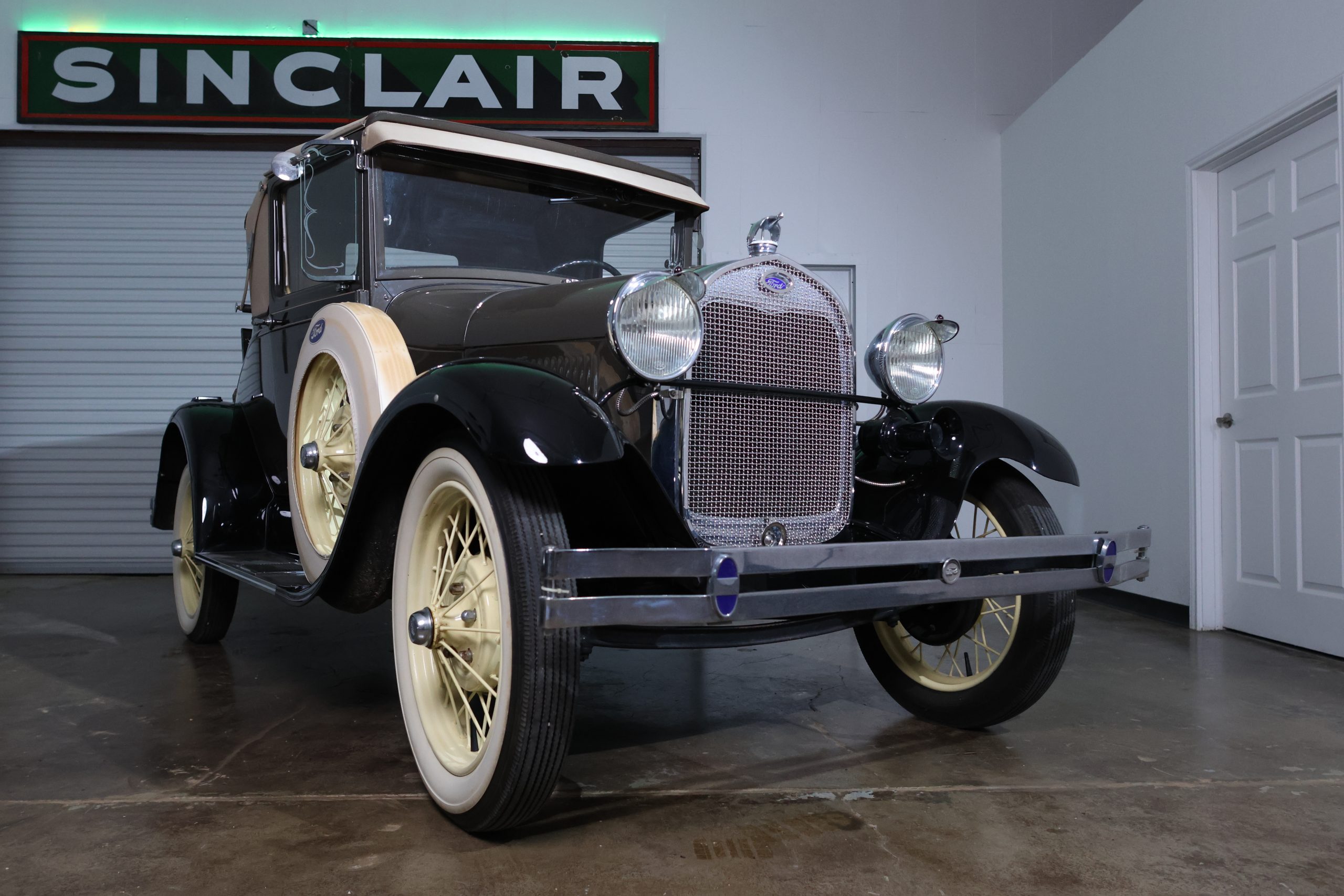 
								1928 Ford Model A Sport Coupe full									