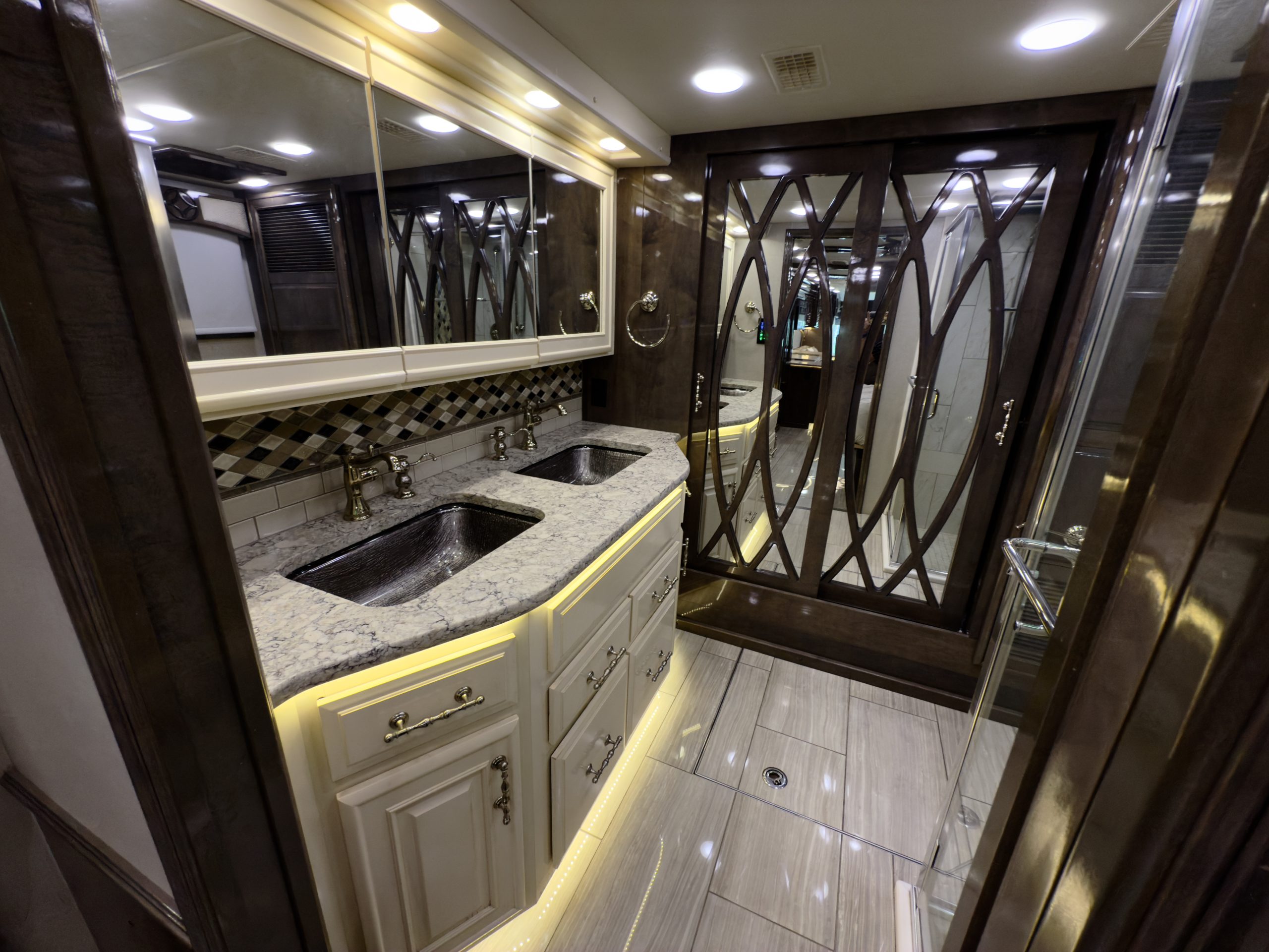 
								2019 Entegra Cornerstone 45B full									