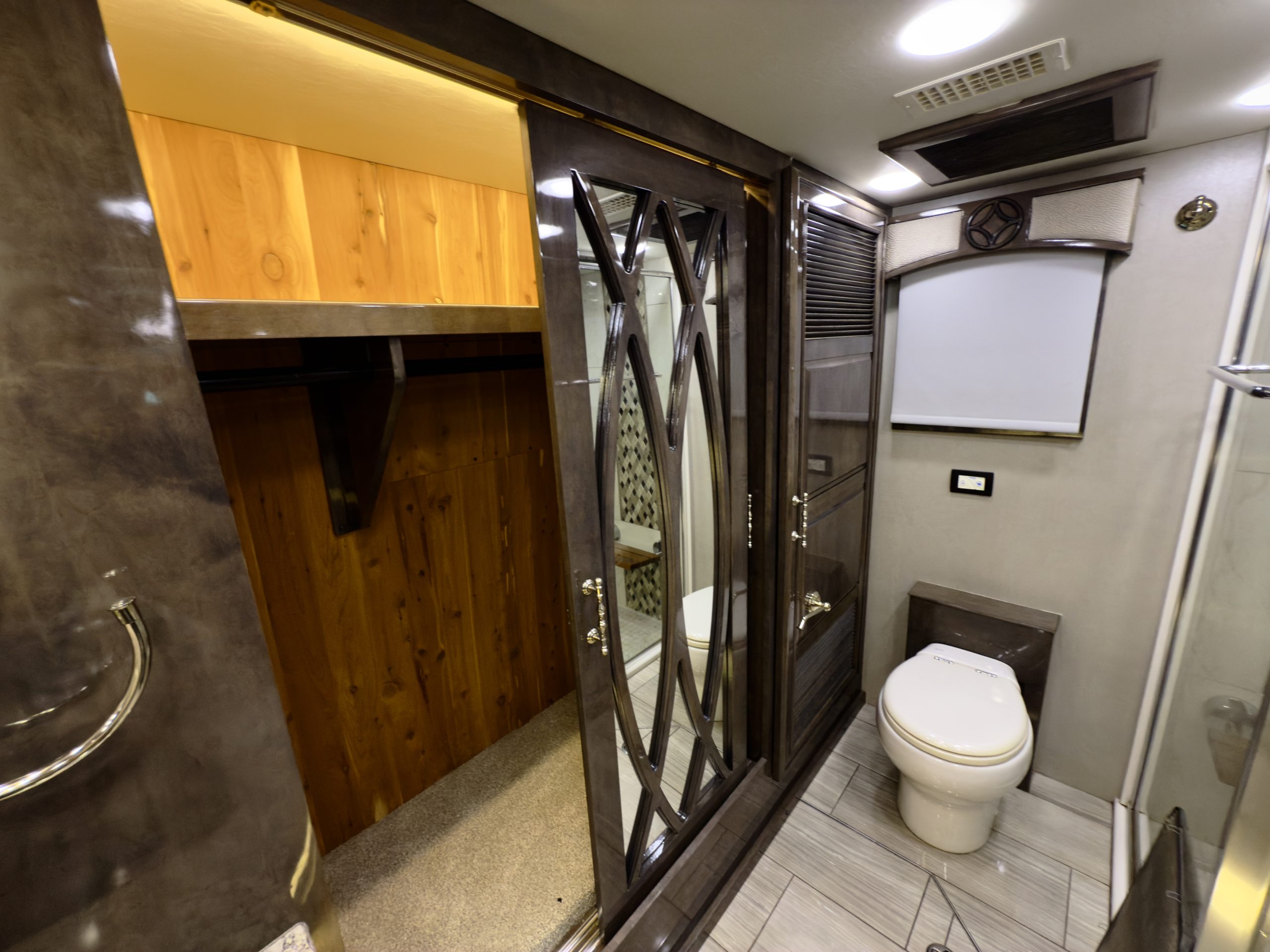 
								2019 Entegra Cornerstone 45B full									