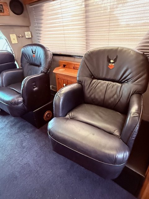 
								2001 Chinook Concourse/Harley-Davidson Limited Edition full									