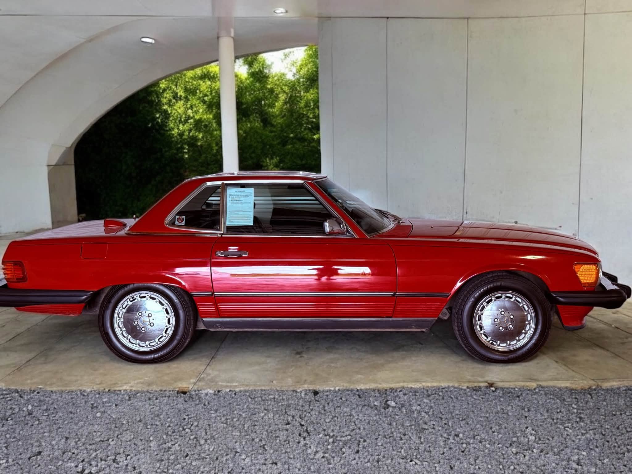 
								1987 Mercedes-Benz 560SL full									