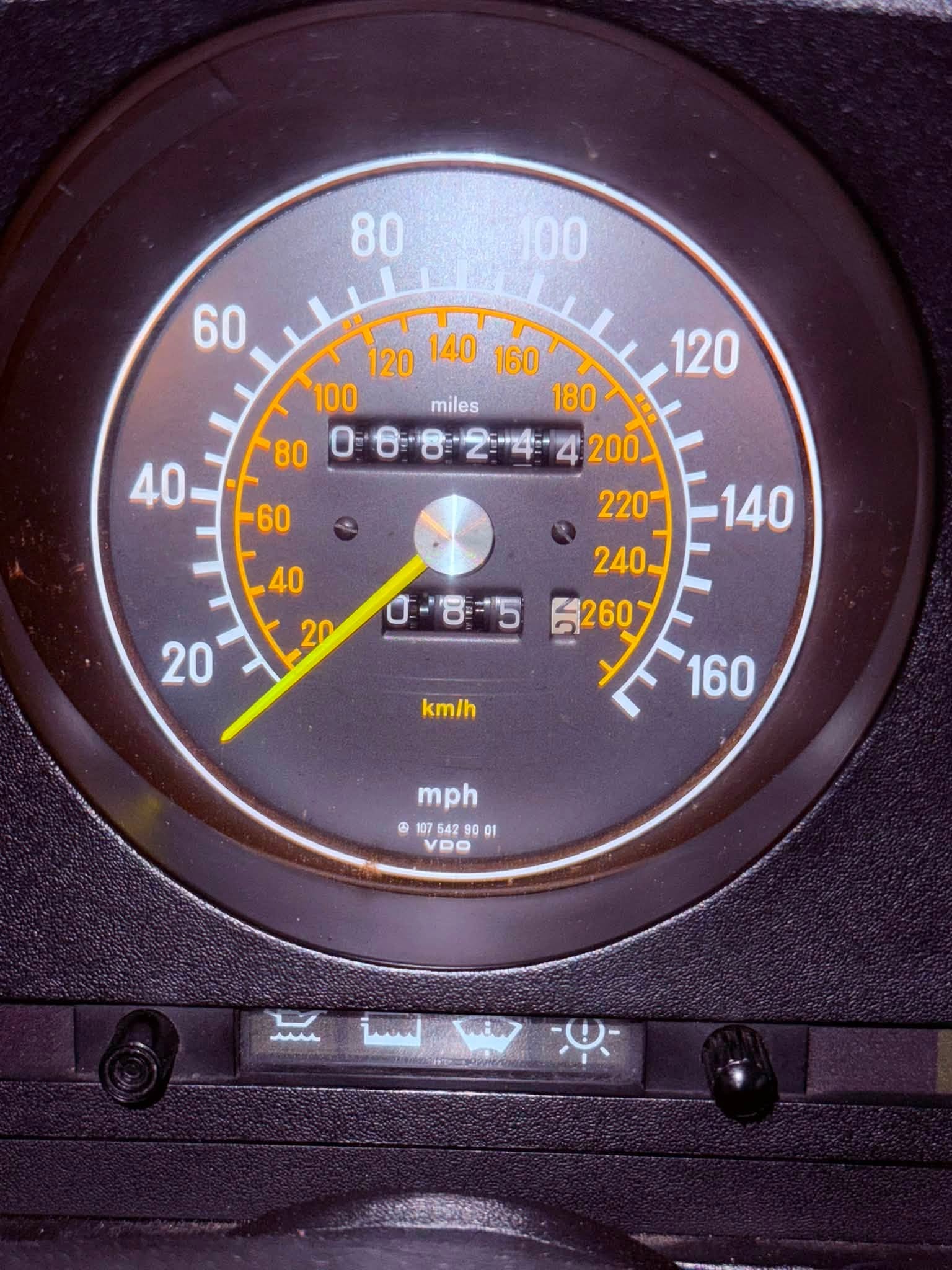 
								1987 Mercedes-Benz 560SL full									