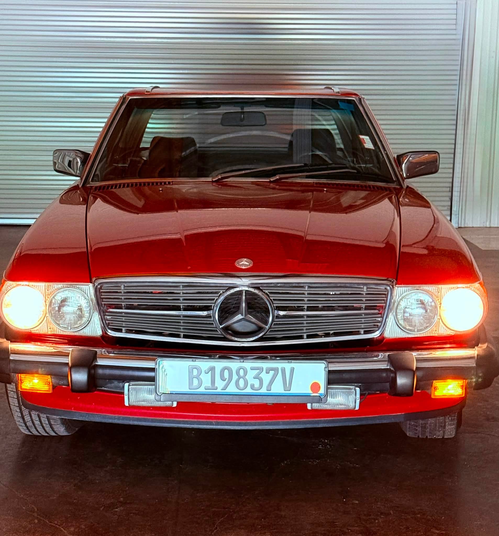 
								1987 Mercedes-Benz 560SL full									
