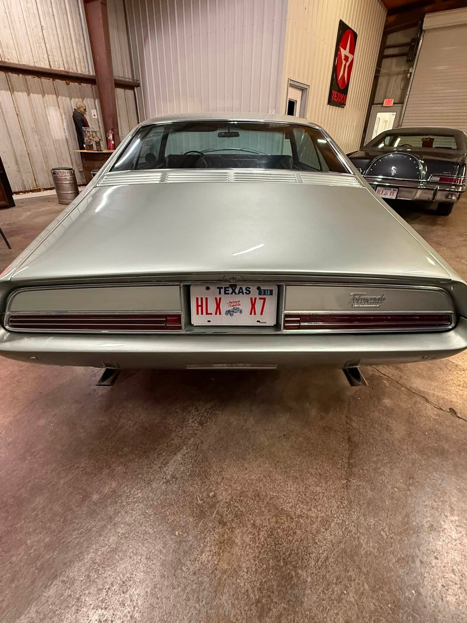
								1966 Oldsmobile Toronado full									