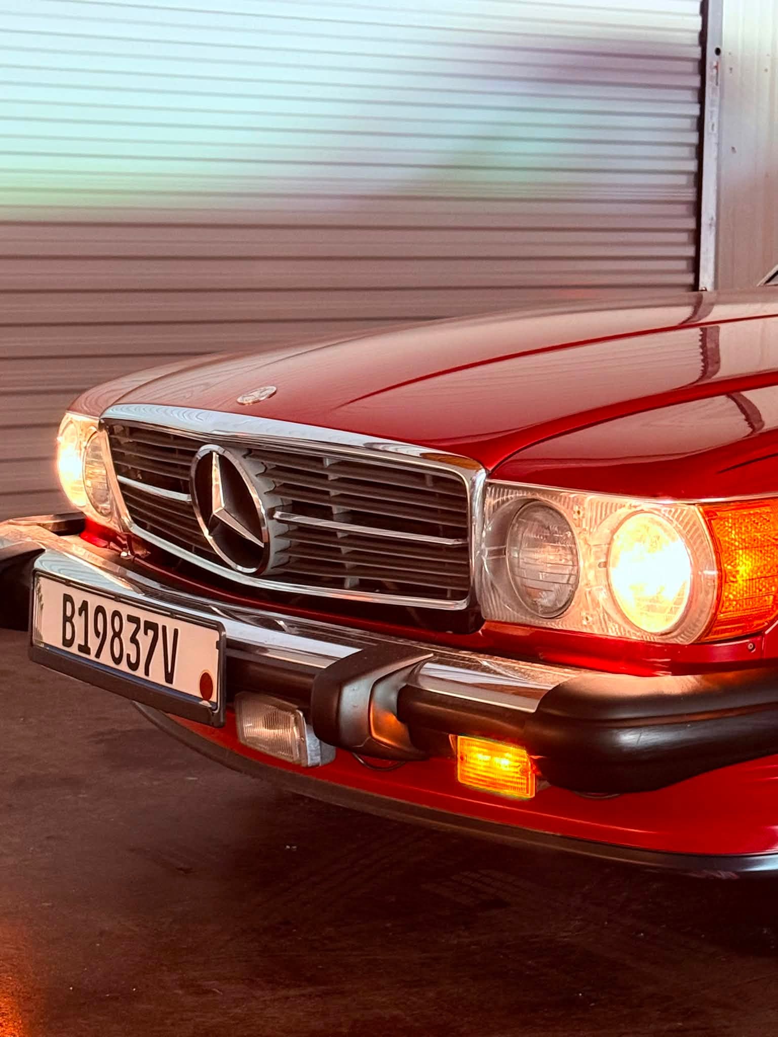 
								1987 Mercedes-Benz 560SL full									