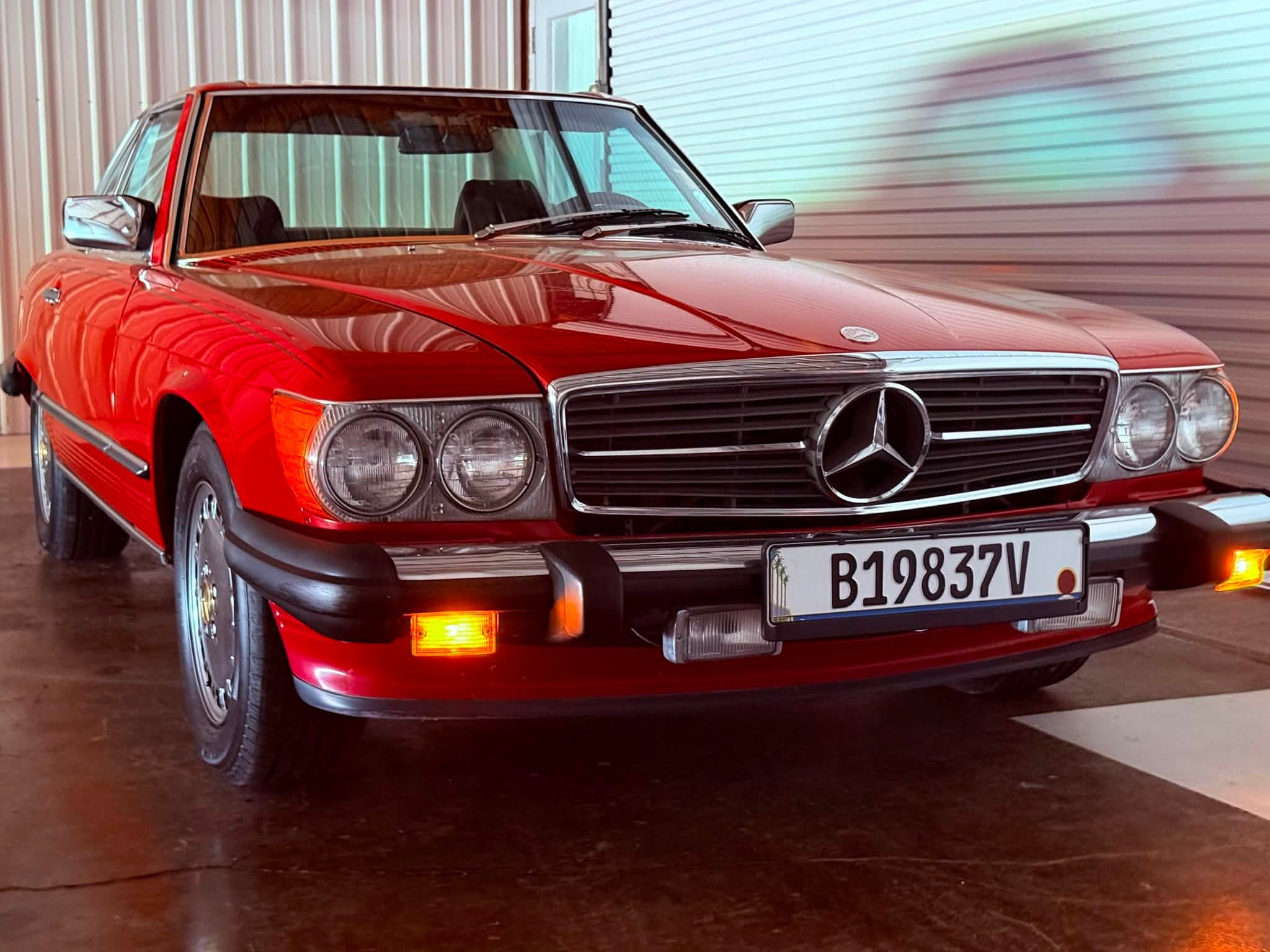 
								1987 Mercedes-Benz 560SL full									